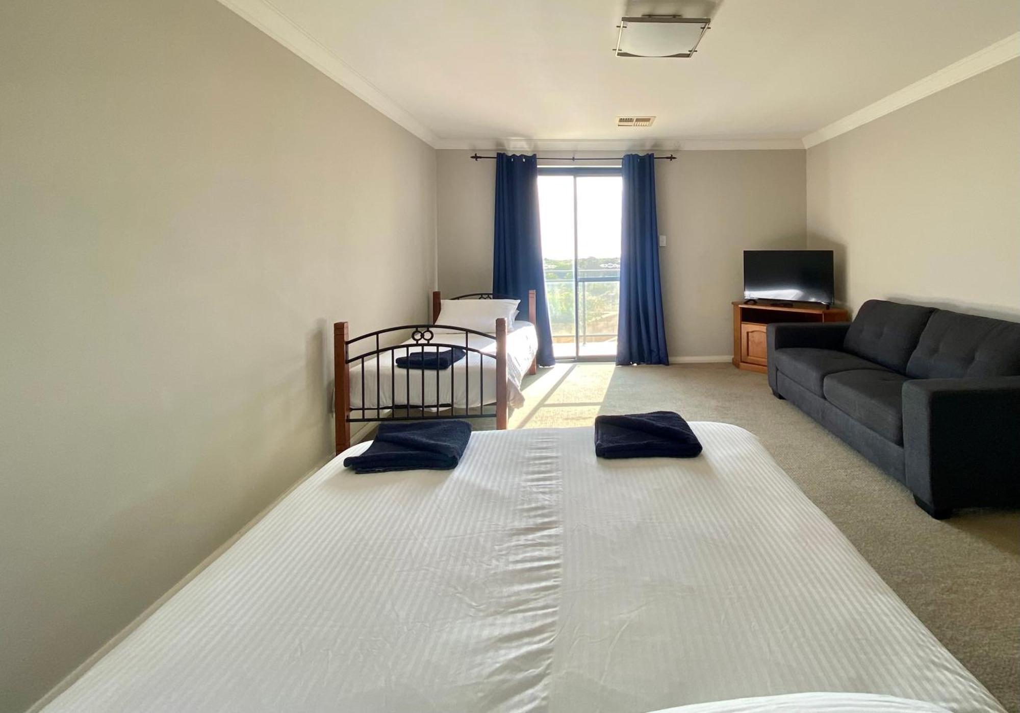 Port Denison Beach Resort Екстер'єр фото
